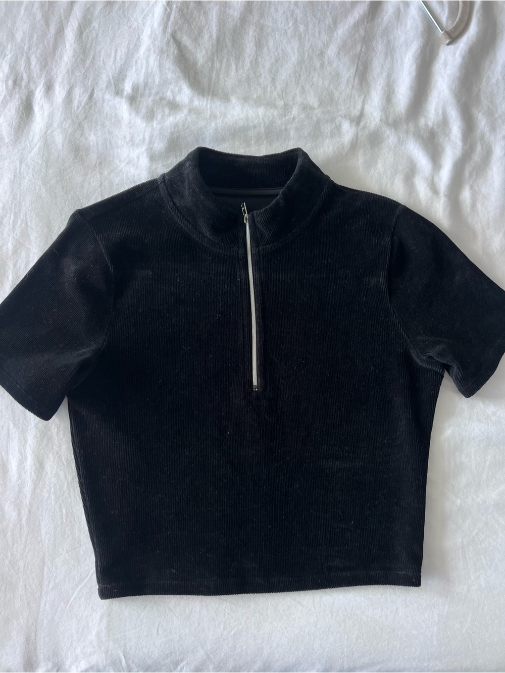 ALO Yoga Black Short-Sleeve Mock Neck Crop Top with Front Zip